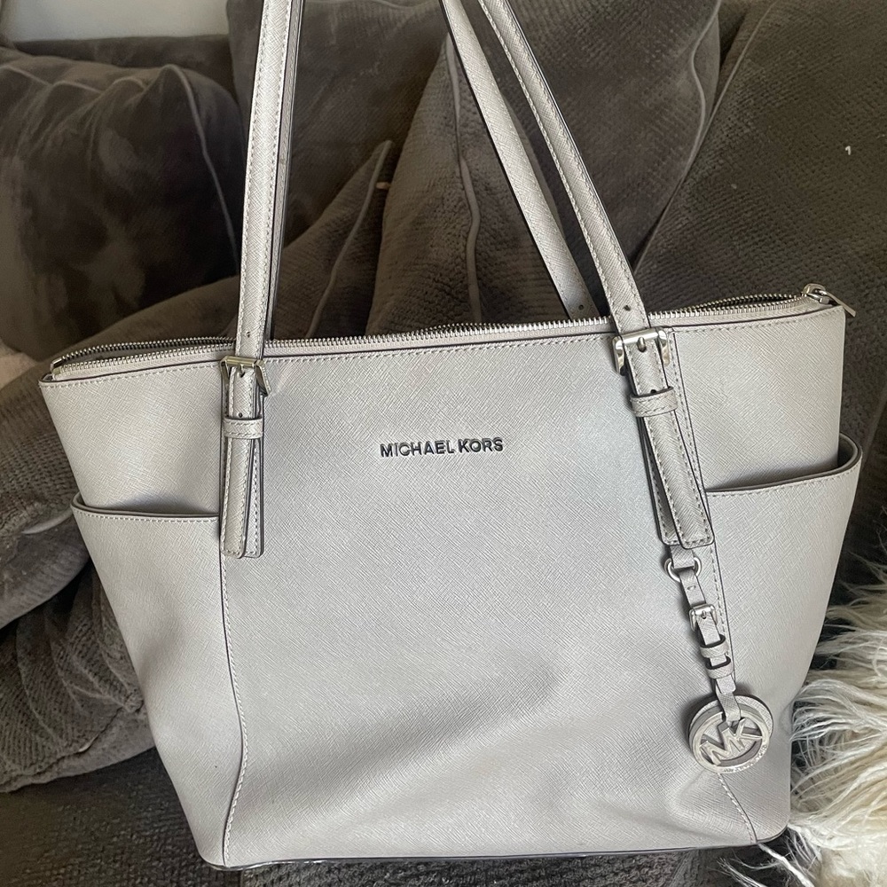 Michael Kors Voyager Medium Bag / Marilyn Silver